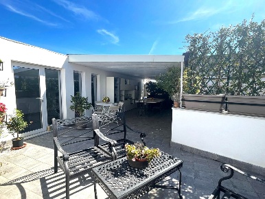 Foto Attico in Via Houel 4, Palermo Zisa di 246 m² con 6 locali in vendita