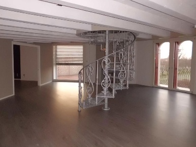 Foto Attico a Schiavon Centro di 300 m² con 7 locali in vendita