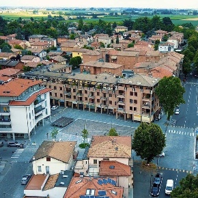 Foto Attico a Cadelbosco di Sopra Centro di 200 m² con 10 locali in vendita