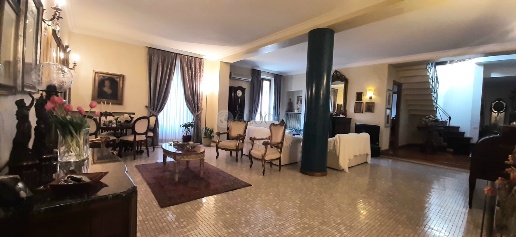 Foto Attico a La Spezia Centro Storico di 270 m² con 10 locali in vendita