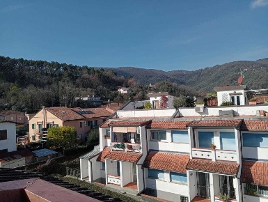 Foto Mansarde a Ameglia Centro di 81 m² con 3 locali in vendita