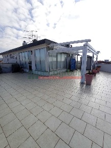 Foto Attico in Piazza Manin, Livorno Calzabigi di 188 m² con 7 locali