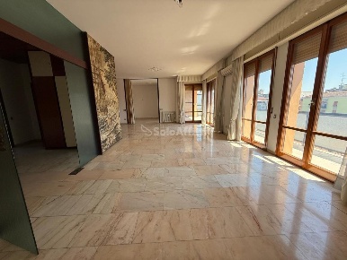 Foto Attico in Via Jacopo Cantelli, Modena Musicisti di 250 m² con 8 locali