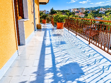 Foto Attico in Strada Privata Vallarino, Sanremo Solaro di 120 m²