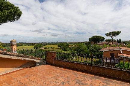 Foto Attico in Via Grassano, Roma Quarto Miglio di 248 m² con 10 locali