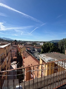 Foto Attico a Sarzana Centro di 191 m² con 6 locali in affitto