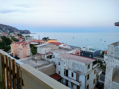 Foto Mansarde in Via Monte Cucco, Bova Marina di 110 m² con 3 locali