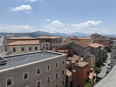 Foto Attico in Discesa San Gerardo, Potenza Centro di 107 m² con 6 locali