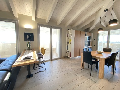 Foto Attico in Corso Risorgimento, Porto Viro Centro di 142 m² con 6 locali