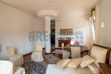 Foto Attico in Via del Frantoio 7, Imperia Oneglia di 155 m² con 7 locali