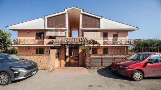 Foto Attico in Via del Fosso dell'Osa 399, Roma Castelverde di 90 m²
