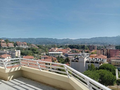 Foto Attico a Arcola Romito Magra di 210 m² con 10 locali in vendita