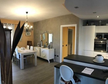 Foto Attico a Sarzana Centro di 140 m² con 6 locali in vendita