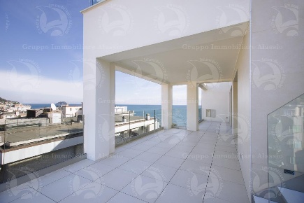 Foto Attico a Alassio di 320 m² con 5 locali in vendita
