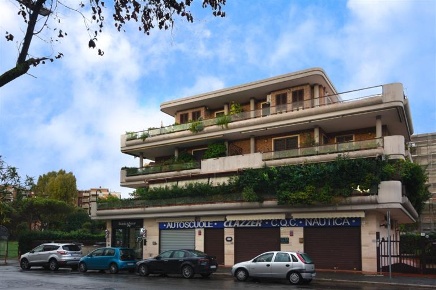 Foto Attico in Via Salvo D Acquisto, Pomezia di 160 m² con 5 locali