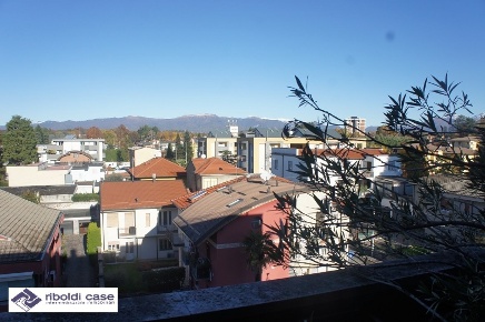 Foto Attico a Giussano Centro di 200 m² con 4 locali in vendita