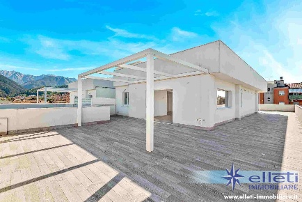 Foto Attico a Massa Centro di 150 m² con 6 locali in vendita