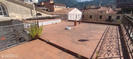 Foto Attico a Massa Centro di 250 m² con 8 locali in vendita