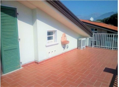 Foto Attico a Massa Marina di Massa Centro di 55 m² con 2 locali in vendita