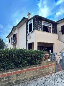 Foto Attico a Campiglia Marittima di 120 m² con 5 locali in vendita