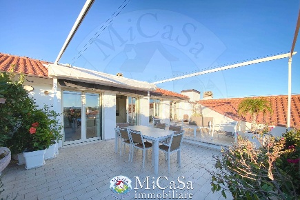 Foto Attico a Pisa Calambrone di 144 m² con 4 locali in vendita