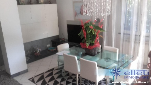 Foto Attico a Massa Centro di 130 m² con 5 locali in vendita