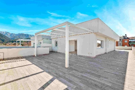 Foto Attico a Massa Centro di 150 m² con 6 locali in vendita