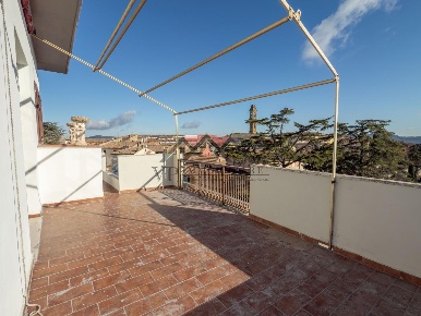 Foto Attico a Pomarance Centro di 249 m² con 7 locali in vendita