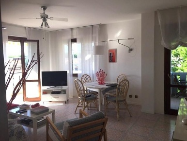 Foto Attico a Massa Marina di Massa Centro di 115 m² con 4 locali
