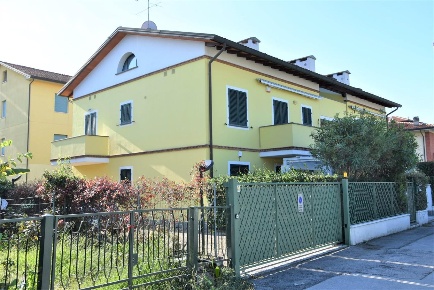 Foto Attico a Massa Marina di Massa Centro di 65 m² con 3 locali in affitto