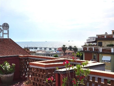 Foto Attico a Massa Marina di Massa Centro di 150 m² con 5 locali
