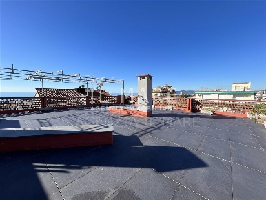 Foto Attico a Massa Marina di Massa Centro di 130 m² con 5 locali