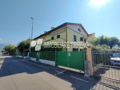 Foto Attico a Massa Marina di Massa Centro di 55 m² con 3 locali in vendita