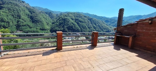 Foto Attico a Borgo a Mozzano Centro di 77 m² con 6 locali in vendita