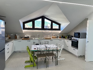 Foto Attico in Via Vittorio Emanuele, Giaveno Centro di 75 m² con 3 locali