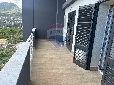 Foto Attico a Monreale Centro di 150 m² con 6 locali in vendita