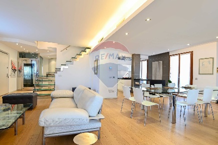 Foto Attico in Via Galileo Galilei, Romano di Lombardia di 349 m²
