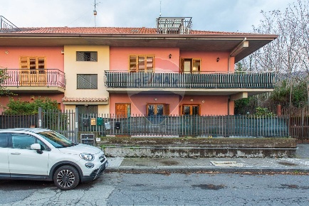 Foto Attico in Via Scacchiere, Zafferana Etnea Centro di 83 m² con 1 locali