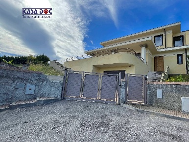 Foto Villa a schiera in Via M.A. Cassiodoro, Montepaone in vendita