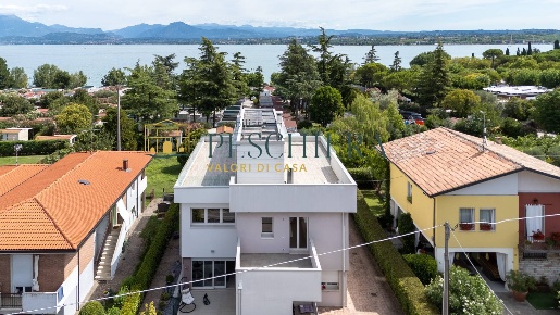 Foto Attico in Via Cristoforo Colombo, Peschiera del Garda Centro di 265 m²