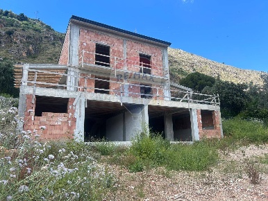 Foto Villa bifamiliare a Monreale Centro di 400 m² con 8 locali in vendita
