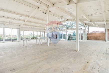 Foto Attico in VIA REPOSSI, Lonate Pozzolo Centro di 300 m² con 6 locali