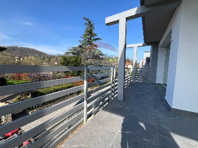 Foto Attico in via Serena, Bergamo Valverde di 200 m² con 4 locali