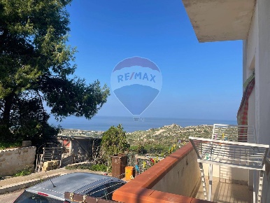 Foto Appartamento in via Panfalone, Custonaci Centro di 45 m² con 4 locali