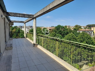 Foto Attico in Viale G. Marconi, Sutri Centro di 130 m² con 4 locali