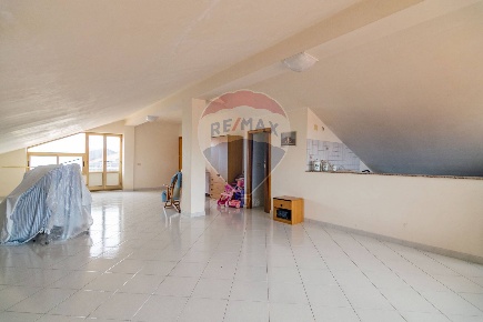 Foto Attico in Via Vincenzo Bellini, Aci Sant'Antonio Centro di 100 m²