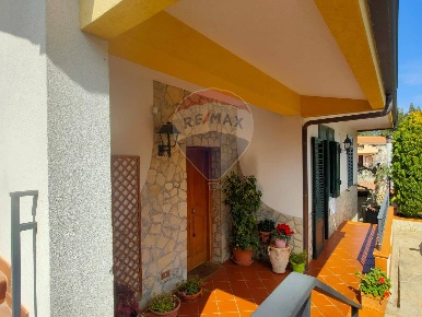 Foto Villa singola in via S. Vicinale Caputello, Monreale di 250 m²