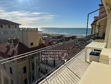 Foto Attici in viale Giosue Carducci, Viareggio in vendita