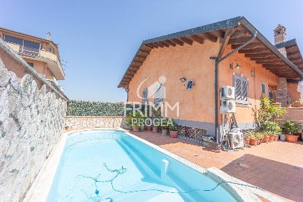 Foto Villa unifamiliare in Via Di Lunghezzina, Roma Lunghezza di 122 m²