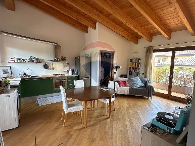 Foto Attico in via Aurelio Baggi, Sorisole Centro di 82 m² con 3 locali